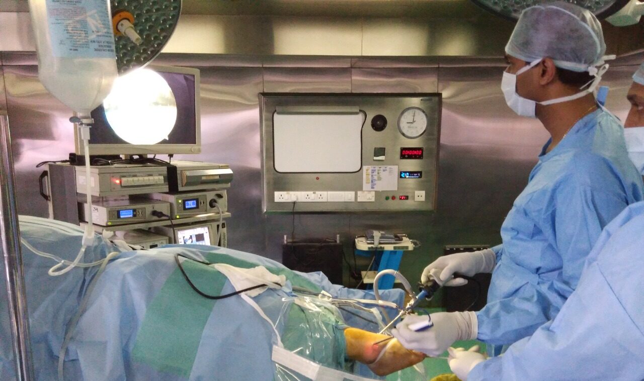 Dr. Chethan Nagaraj Dr. Chethan Nagaraj doing surgery